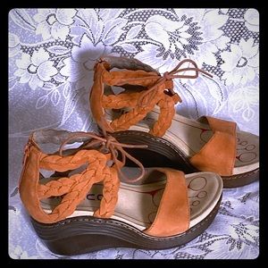 Open toe wedge sandals with ortho arch support